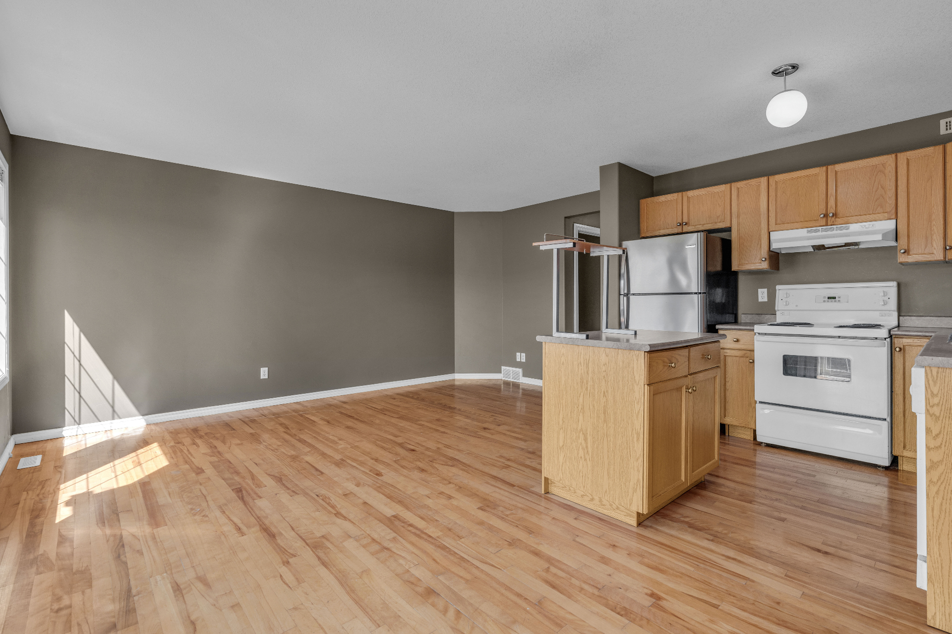 Briarwood 联排出售 · 127 Banyan Crescent #28——林与唐地产 - 3